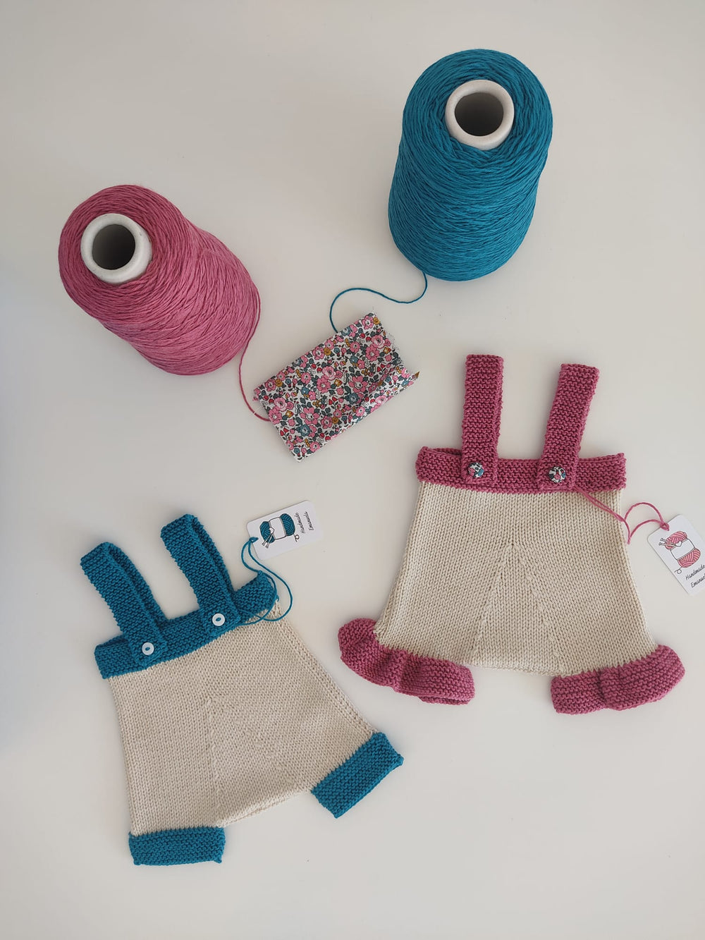 Pattern Salopette Neonato bicolore | Realizzata con filato Merilan3000 - Maninmaglia